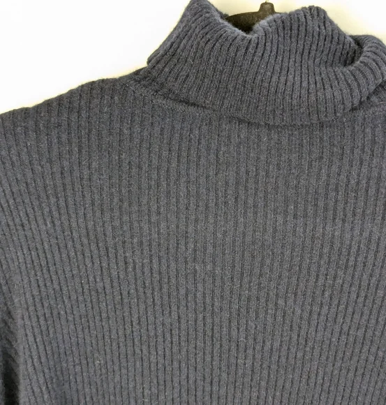 Reformation • Luisa Cropped Cashmere Sweater - Picture 3 of 9